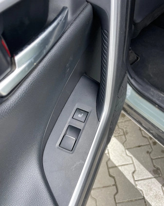 Toyota RAV4 cena 110000 przebieg: 161000, rok produkcji 2020 z Kleczew małe 121